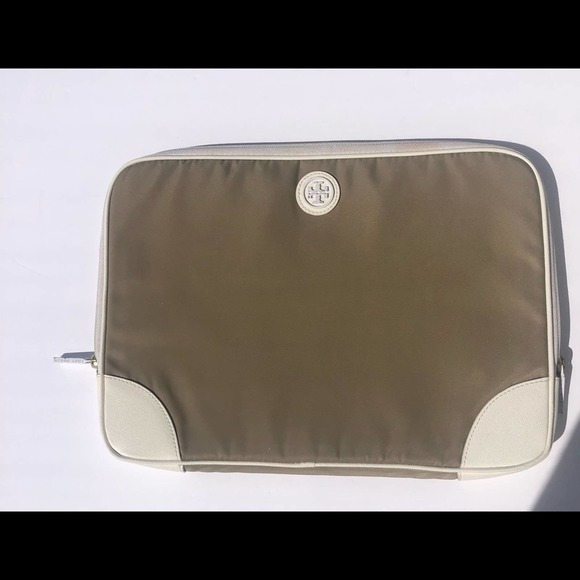 Tory Burch Handbags - Tory Burch Tan / White Nylon Laptop sleeve EUC